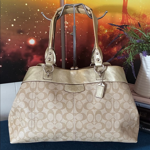 Coach Handbags - Large Coach Signature Tote w/Kisslock